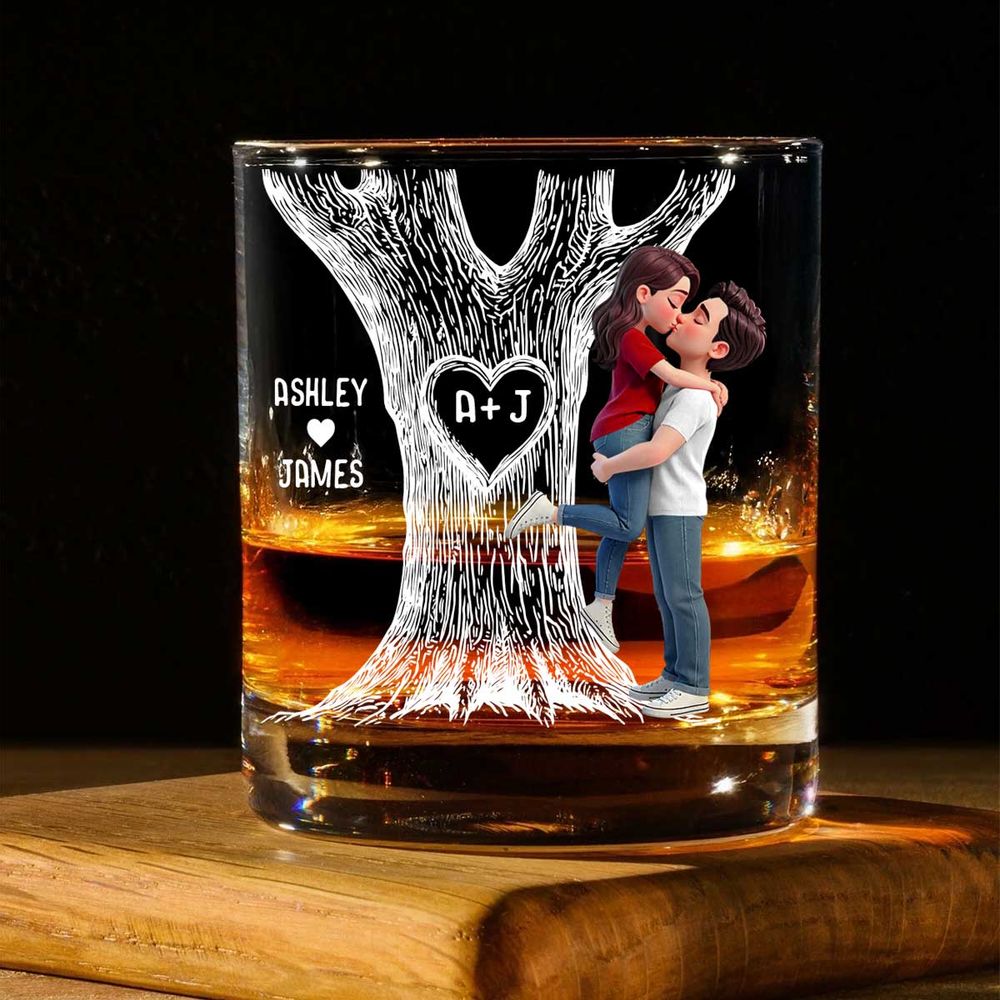 Eternal Love Couple Hugging Kissing Tree Of Love - Personalized Whiskey Glass