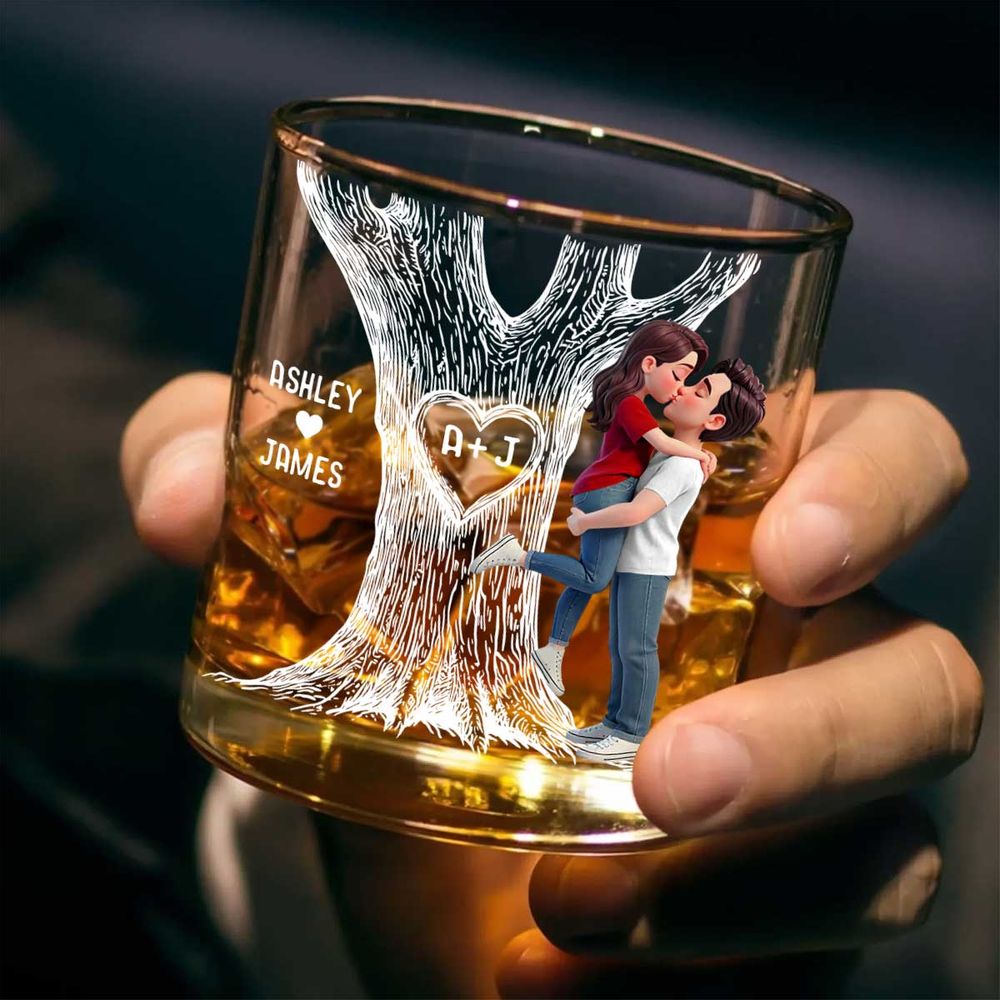 Eternal Love Couple Hugging Kissing Tree Of Love - Personalized Whiskey Glass