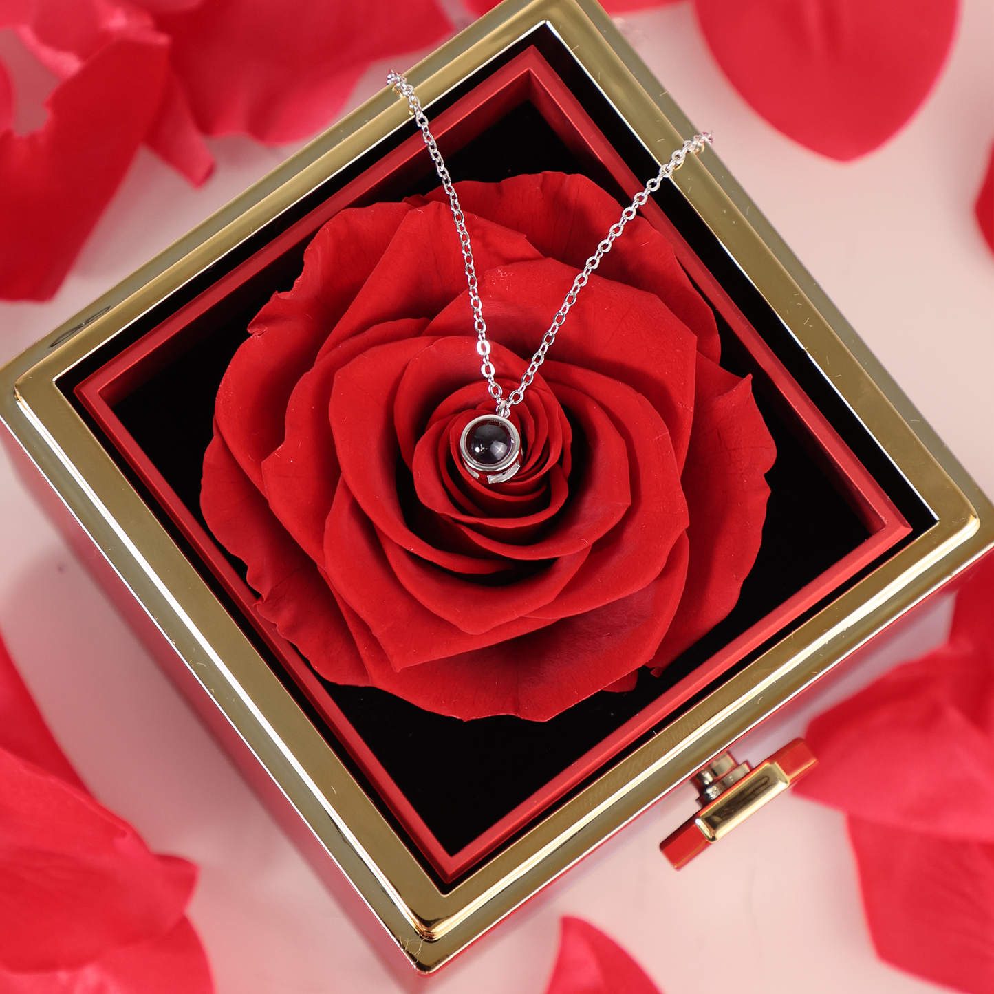 Personalized Photo Projection Necklace: A Cherished Keepsake for Friends