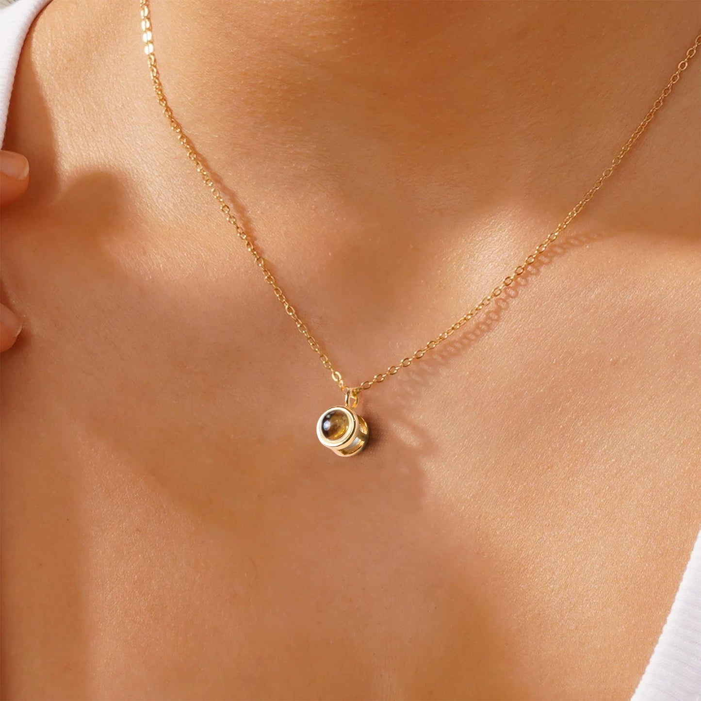 Personalized Photo Projection Necklace: A Cherished Keepsake for Friends