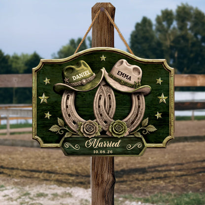 Personalized Horseshoe Wood Sign - Custom Cowboy Hat Couple Plaque for Engagement & Wedding Gift