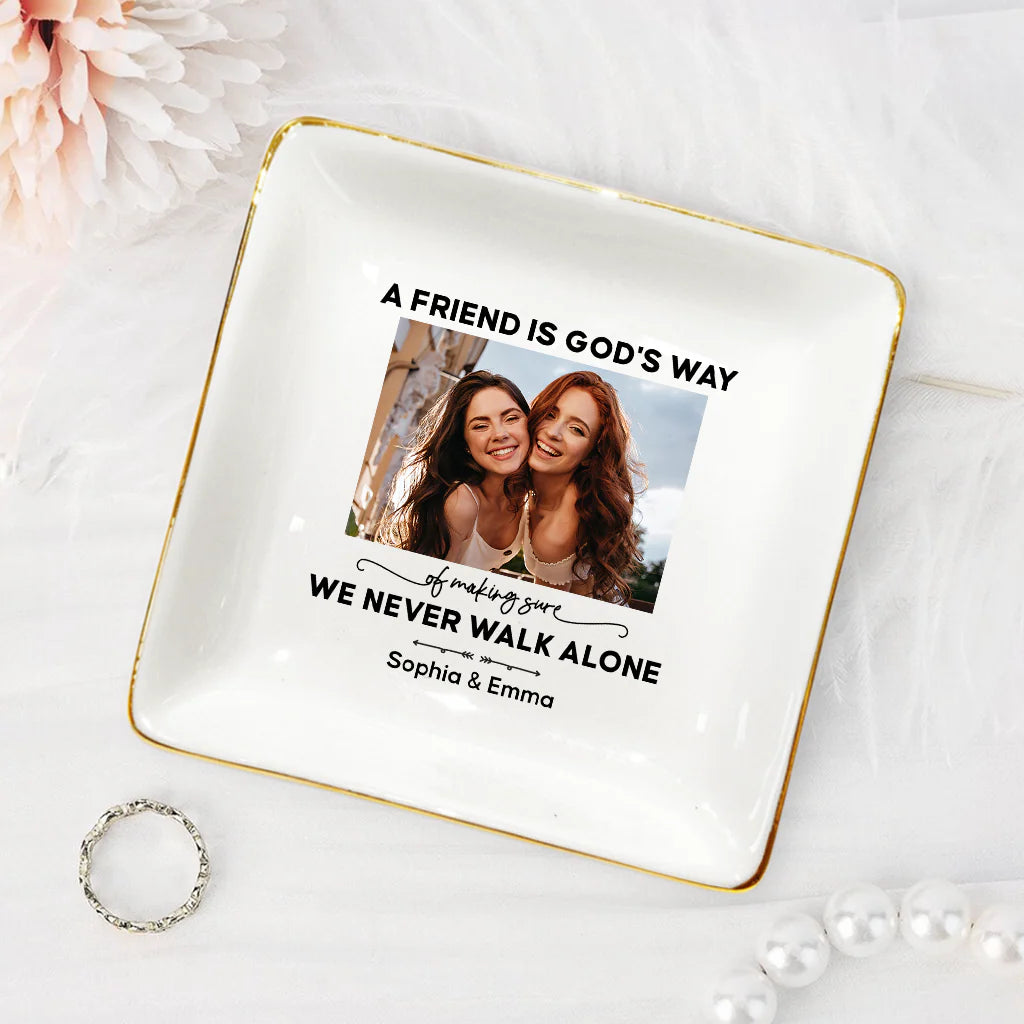Personalized Friendship Jewelry Dish personalization view for Best Friends